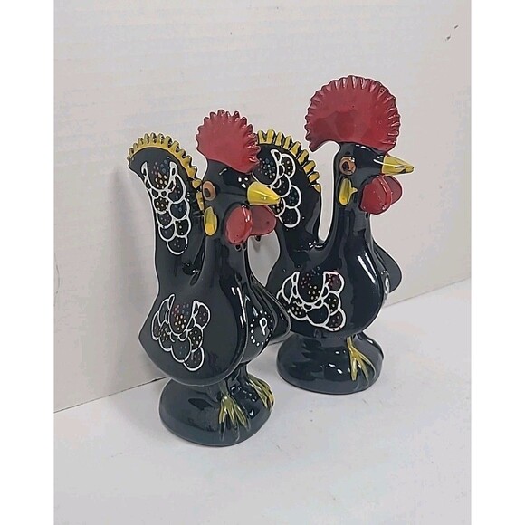 Vintage Hen and Rooster Figurine Salt & Pepper Shakers - Picture 4 of 7